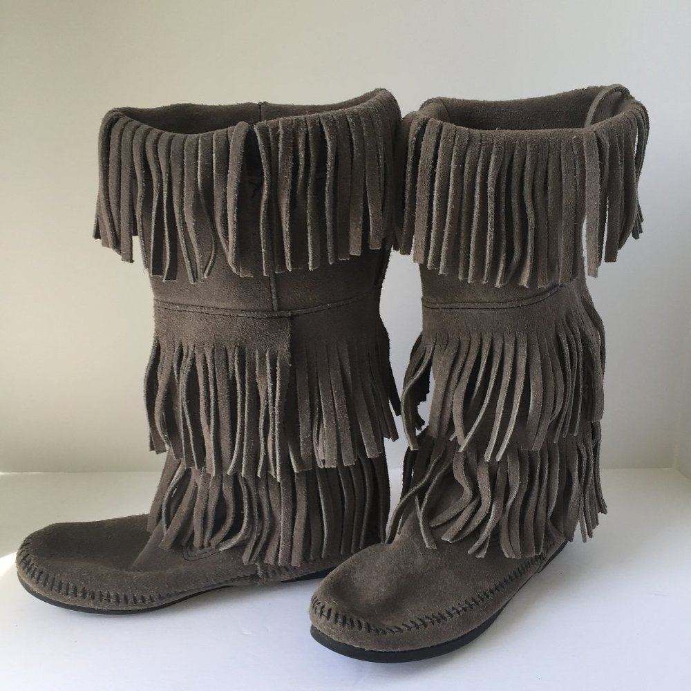 Minnetonka Triple Fringe 3 Tier Size 7 Gray